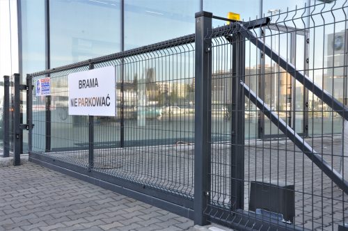 Eingangstore in verschiedenen Zaunarten